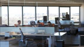 开放式办公室室内装修效果图片2018