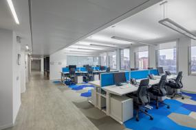 最新员工办公区室内装饰图片