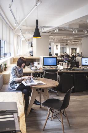 简单办公室装饰设计室内效果图