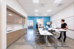 个性办公室最新室内装修设计效果图图片