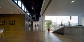 现代办公室前台装修设计效果图