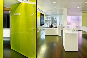 现代办公室前台装潢设计效果图片