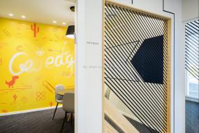 外国公司玻璃隔断装饰设计图