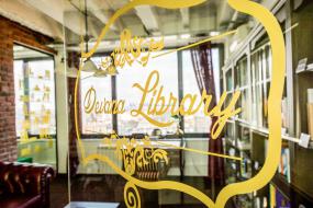 最新外国公司玻璃隔断设计图片