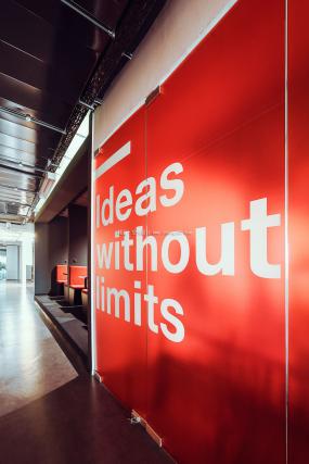 设计公司玻璃隔断装修效果图