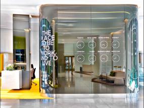 外国公司玻璃隔断装修实景图图片