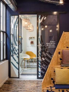 外国公司玻璃隔断装修设计效果图片库