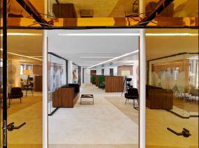 外国公司玻璃隔断装修高清效果图