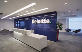 最新广告公司前台装饰实景图