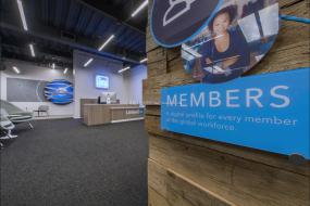 金融公司前台装修实景图片大全