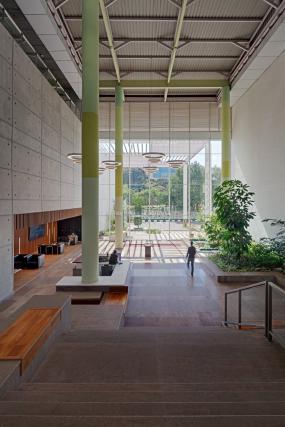 工业公司前台装修实景图片