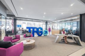 最新传媒文化公司前台设计图片