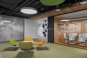 金融公司办公室玻璃隔断装修设计效果图大全