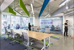 2018金融公司办公室玻璃隔断装修效果图