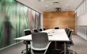 金融公司办公室玻璃隔断装修效果图大全