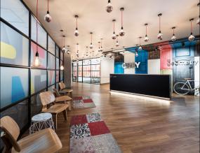 金融公司办公室玻璃隔断装修图片大全