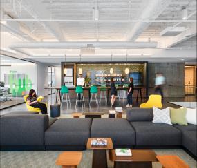 科技公司办公室玻璃隔断设计装潢图片