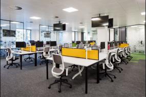 高档电子科技公司办公室玻璃隔断装修图片大全