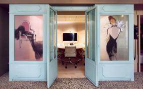 广告公司办公室玻璃隔断图片装修效果图
