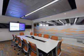 互联网公司办公室玻璃隔断装修效果图大全