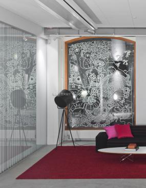 广告公司办公室玻璃隔断装修设计效果图大全