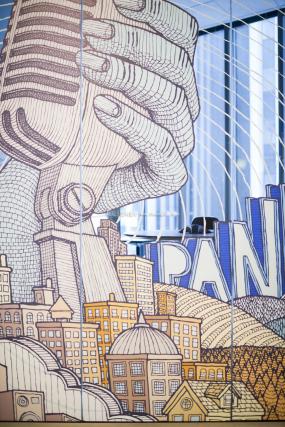 电子科技公司办公室玻璃隔断精装修设计图片