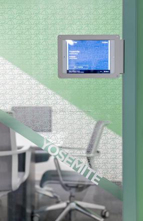 互联网公司办公室玻璃隔断图片装修