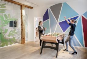 互联网公司办公室玻璃隔断装饰设计图片大全