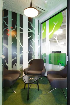 最新电子科技公司办公室玻璃隔断效果图