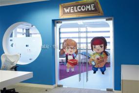 最新IT公司办公室玻璃隔断效果图