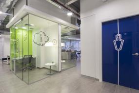 高档广告公司办公室玻璃隔断装修效果图大全