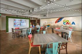 广告公司办公室玻璃隔断设计装饰图片