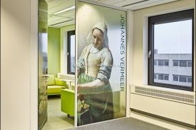 IT公司办公室玻璃隔断装饰效果图大全