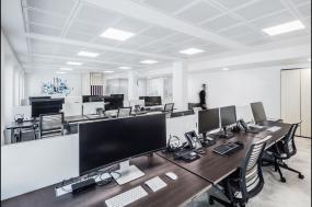 专业科技公司吊顶装修设计图片