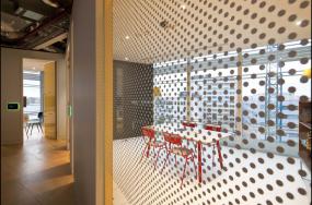 高档贸易公司玻璃隔断装修效果图