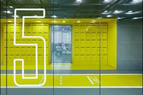 外国公司玻璃隔断装潢设计图