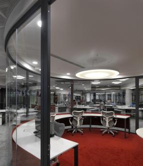 传媒文化公司玻璃隔断设计与装修效果图