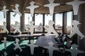 传媒文化公司玻璃隔断装潢设计效果图片