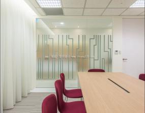 贸易公司玻璃隔断设计装饰效果图