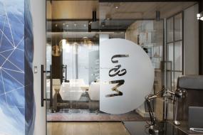 贸易公司玻璃隔断设计装修效果图