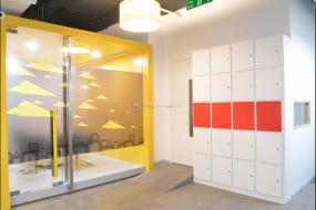 贸易公司玻璃隔断装潢图片