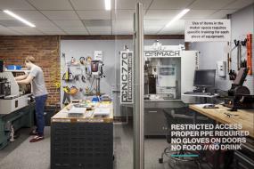 2018贸易公司玻璃隔断装修效果图