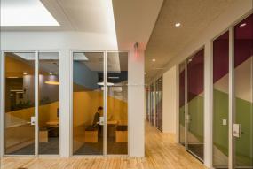 外国公司玻璃隔断设计装修效果图片大全