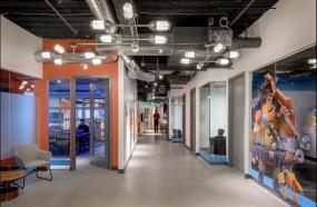 最新传媒文化公司玻璃隔断装饰实景图