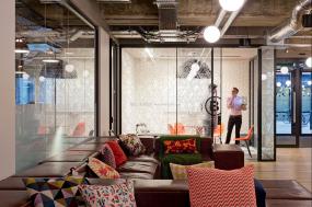 传媒文化公司玻璃隔断装饰效果图片