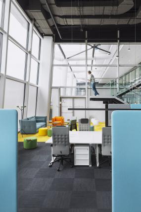 科技公司吊顶装修设计效果图