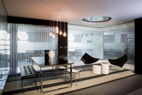 2018年外国公司玻璃隔断装修效果图