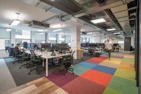 最新房地产公司吊顶效果图