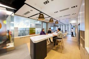 科技公司木地板装潢设计图