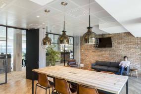 科技公司木地板装饰装修效果图